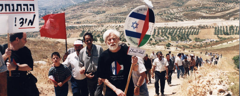 Uri Avnery von Gush Shalom bei einer Demonstration